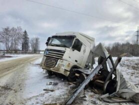 Грузовик из Брестской области столкнулся с поездом в России