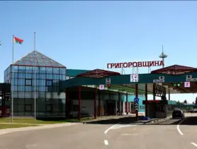 Латвия ограничивает пропуск пешеходов: что происходит?