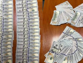 Таможенники нашли у россиянина более 47 тыс. долларов