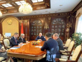 Лукашенко снова очень явно просится в большую мировую политику.