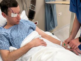 Парень из Бреста после болезни в армии перенес онкологию и потерял глаз