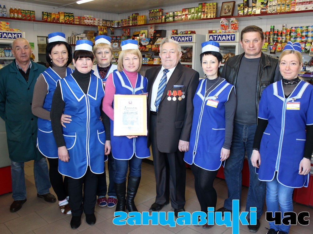 Коллектив ЧТУП «Продукты и К» слева направо: Василий Савеня, Ольга Дичко, Мария Ковальчук, Надежда Пегат, Валентина Ярошевич, Владимир Кондратюк, Наталья Буйкевич, Сергей Бобко, Анастасия Косач