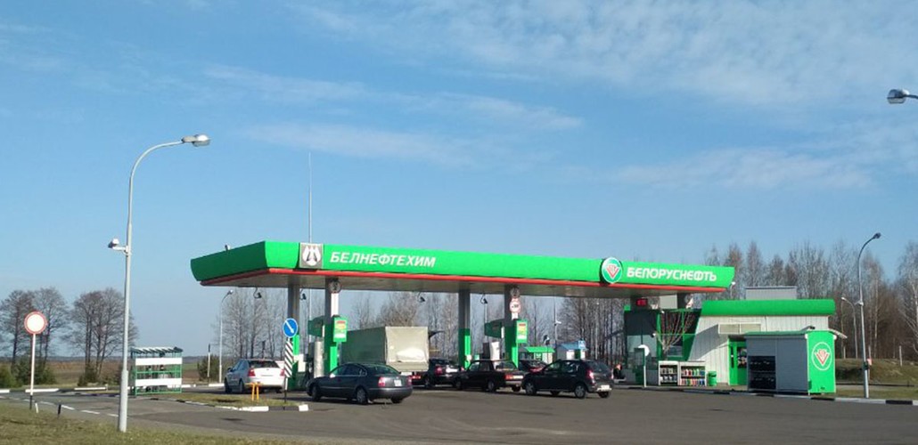 Белнефтехим: на среднюю зарплату в Беларуси можно купить топлива в два раза больше, чем в Украине
