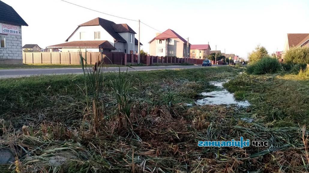 Канал по улице Орловского в Ганцевичах обкосили