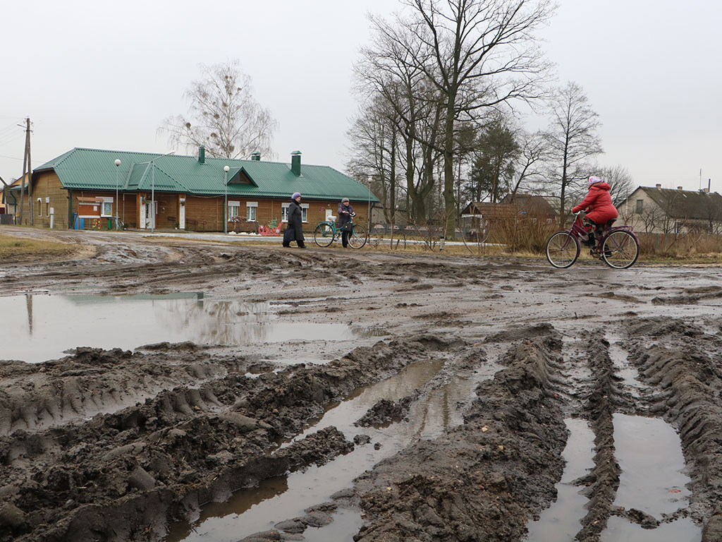 Бездорожье возле железнодорожного перехода в г. Ганцевичи.