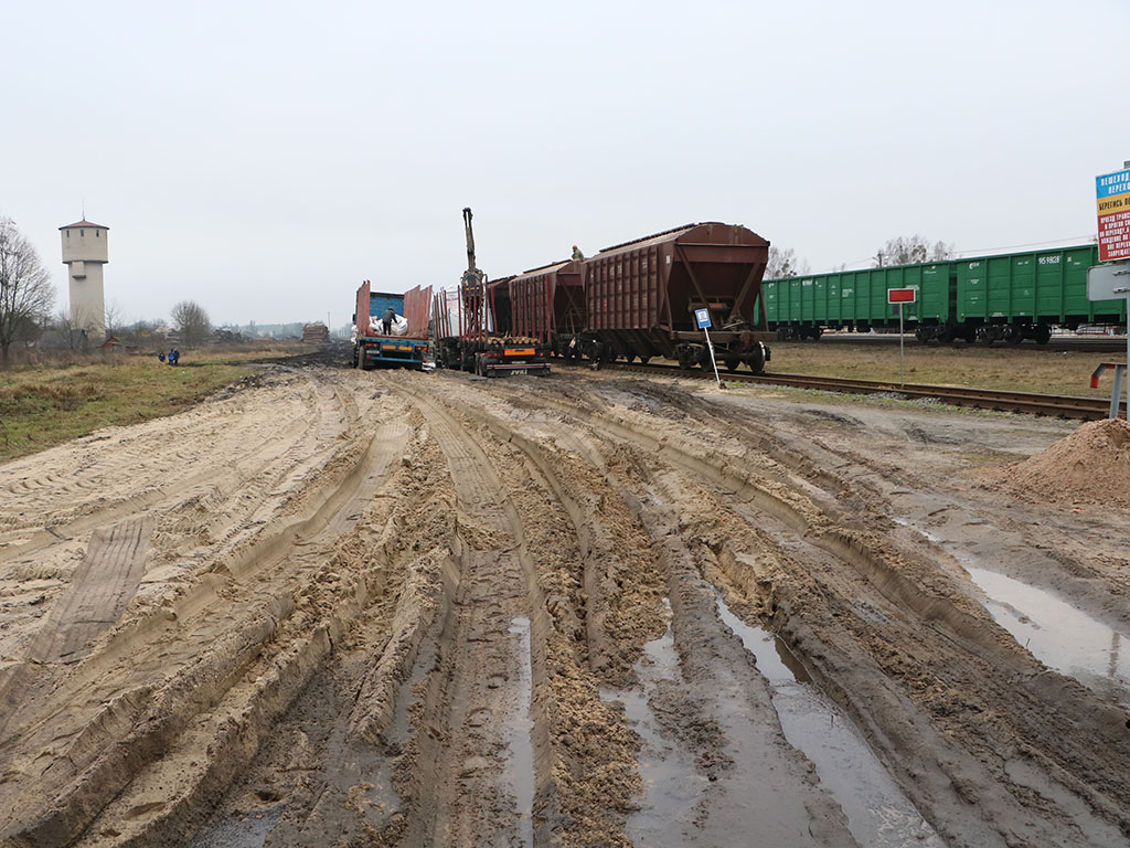 Бездорожье возле железнодорожного переезда в г. Ганцевичи.