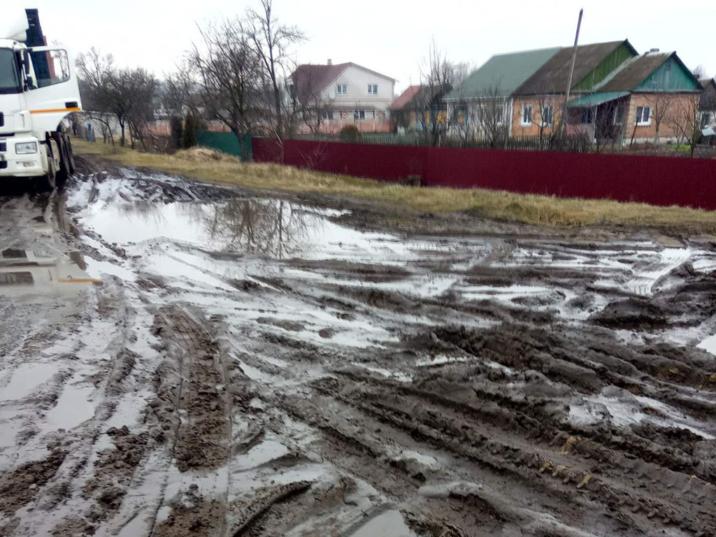 Бездорожье возле железнодорожного переезда в г. Ганцевичи.