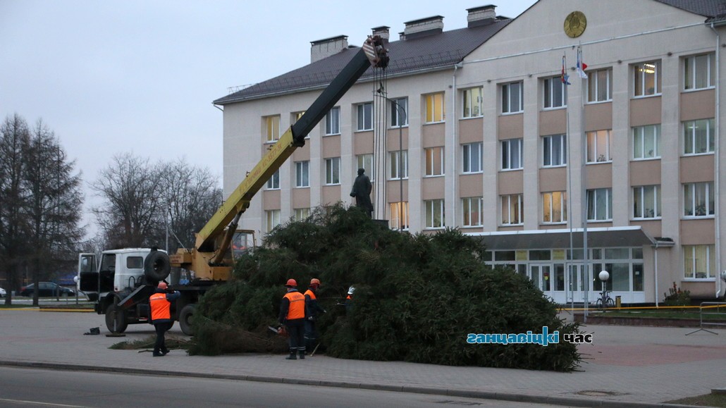 Вот и все. Главную новогоднюю елку демонтировали