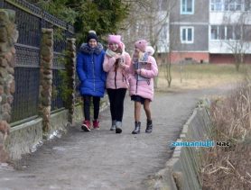 Посмотрите как сделали: теперь ганцевчанам не нужно будет цепляться за забор и перепрыгивать лужи