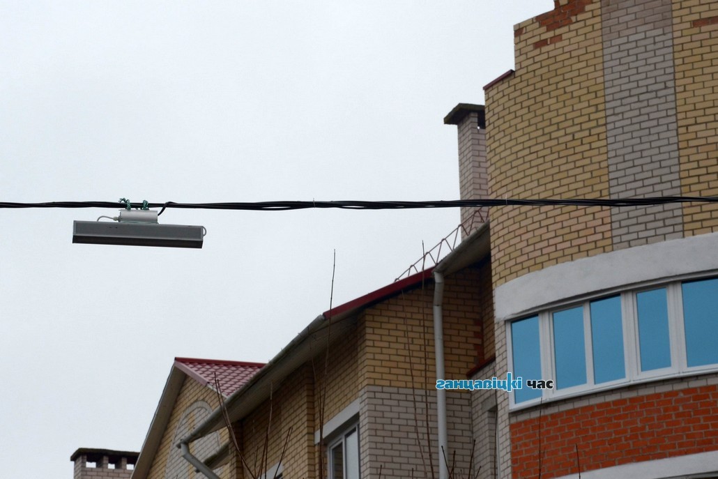 В Ганцевичах устанавливают освещение на пешеходных переходах