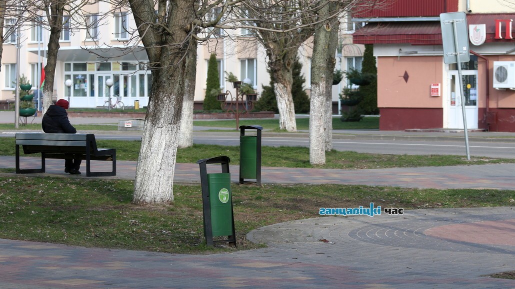Куда пропадают лавочки с аллеи письменности в Ганцевичах?